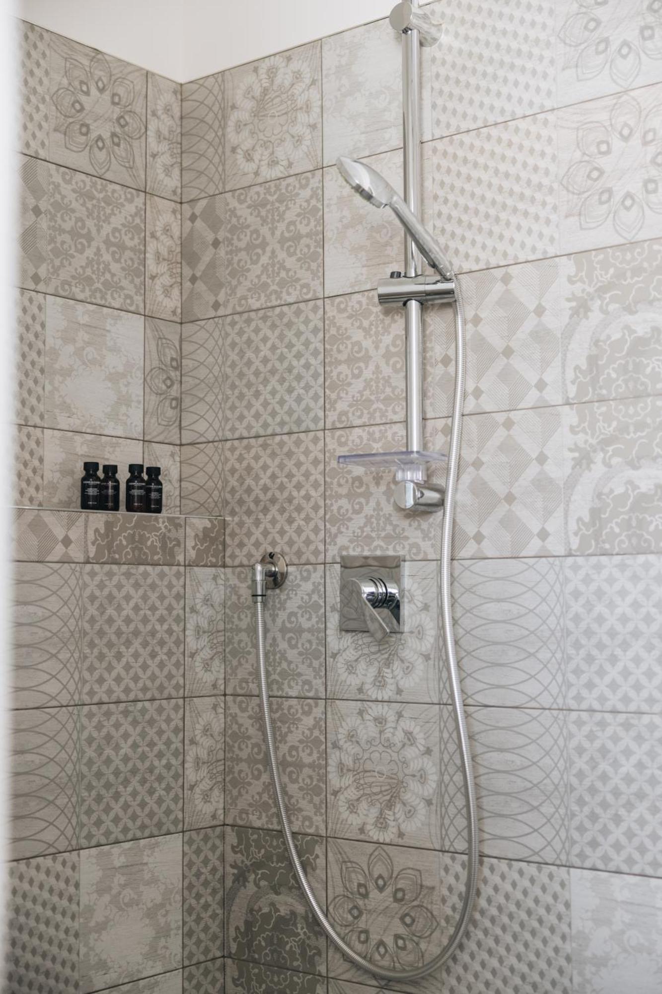 Santi Medici - Appartamento Centrale Con Terrazza แตร์ลิซซี ภายนอก รูปภาพ
